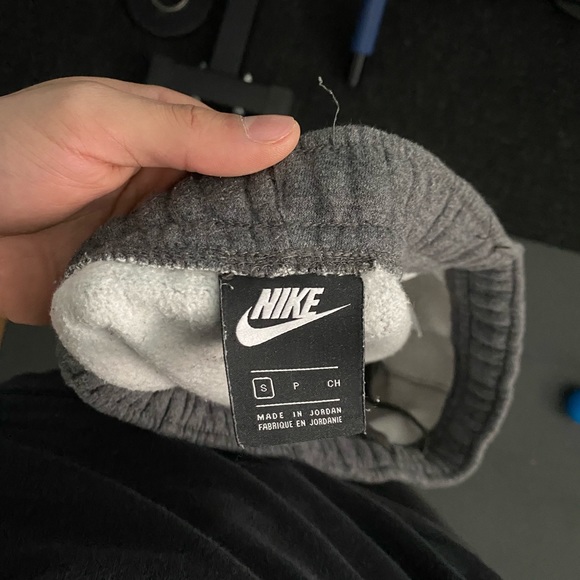 Mens grey nike cargo crew sweatpants - Picture 4 of 4